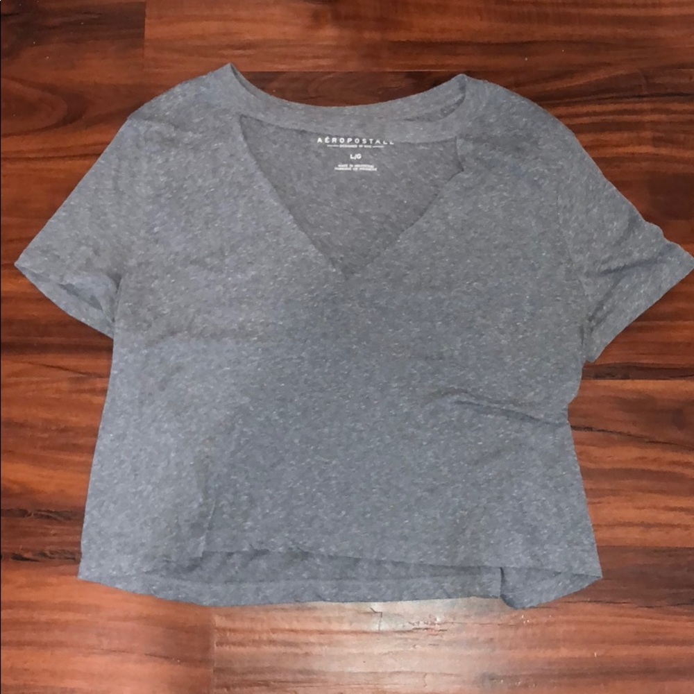 Cropped gray tee with cut out in front